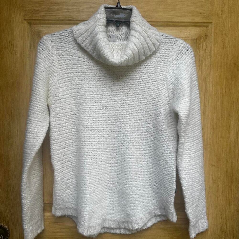 Rvca white acrylic wool sweater